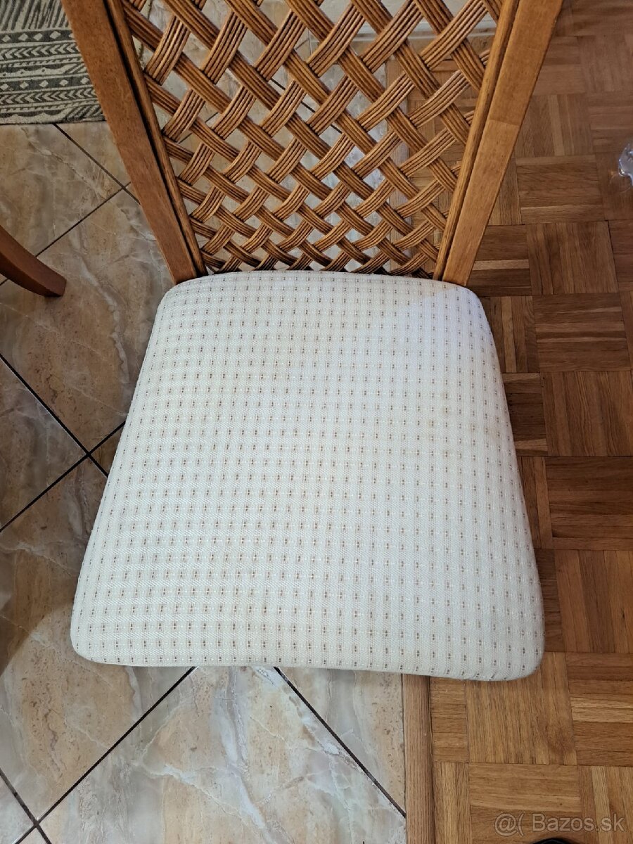 Hĺbkové čistenie matraca extrakčnou metódou